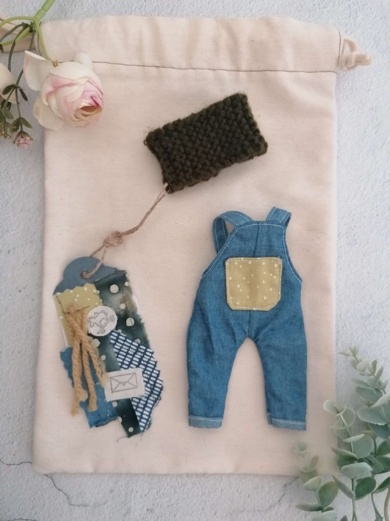 Peto o mono vaquero con bufanda para muñecxs