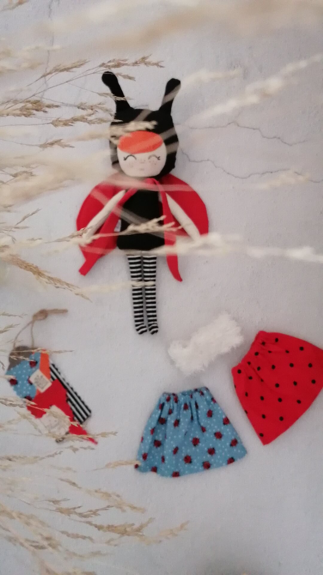 Ateiram muñeca mariquita