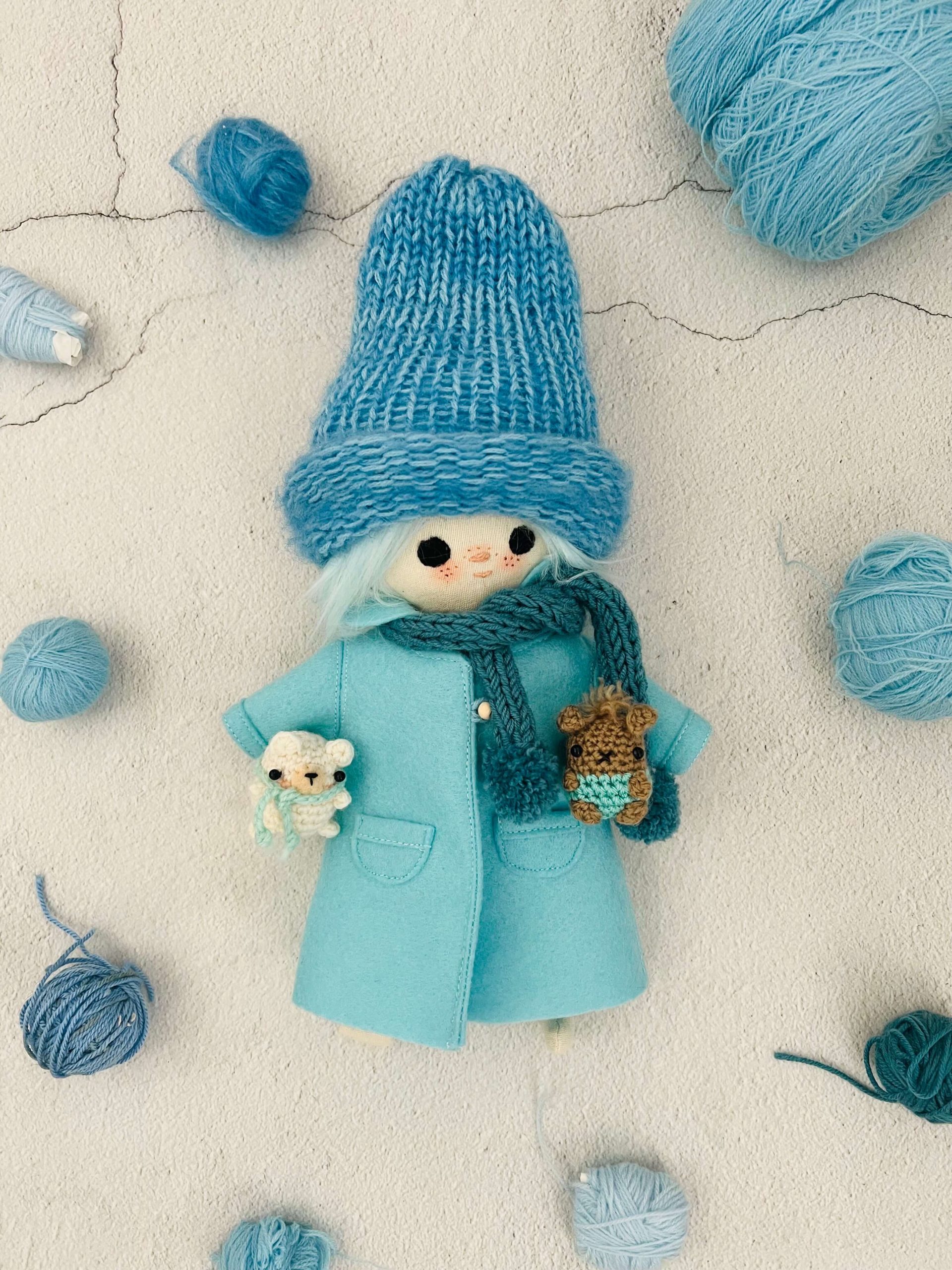 Abrigo oversize de color azul pastel