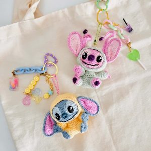 charms artesanales, charms para bolso, colgantes decorativos, colgantes mochila, accesorios bolso handmade, colgantes de tela hechos a mano, colgantes personalizados artesanales, charms hechos a mano, decoración bolso mochila