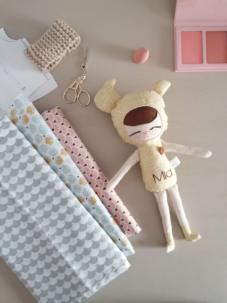 Muñeca cactus de tela para bebés