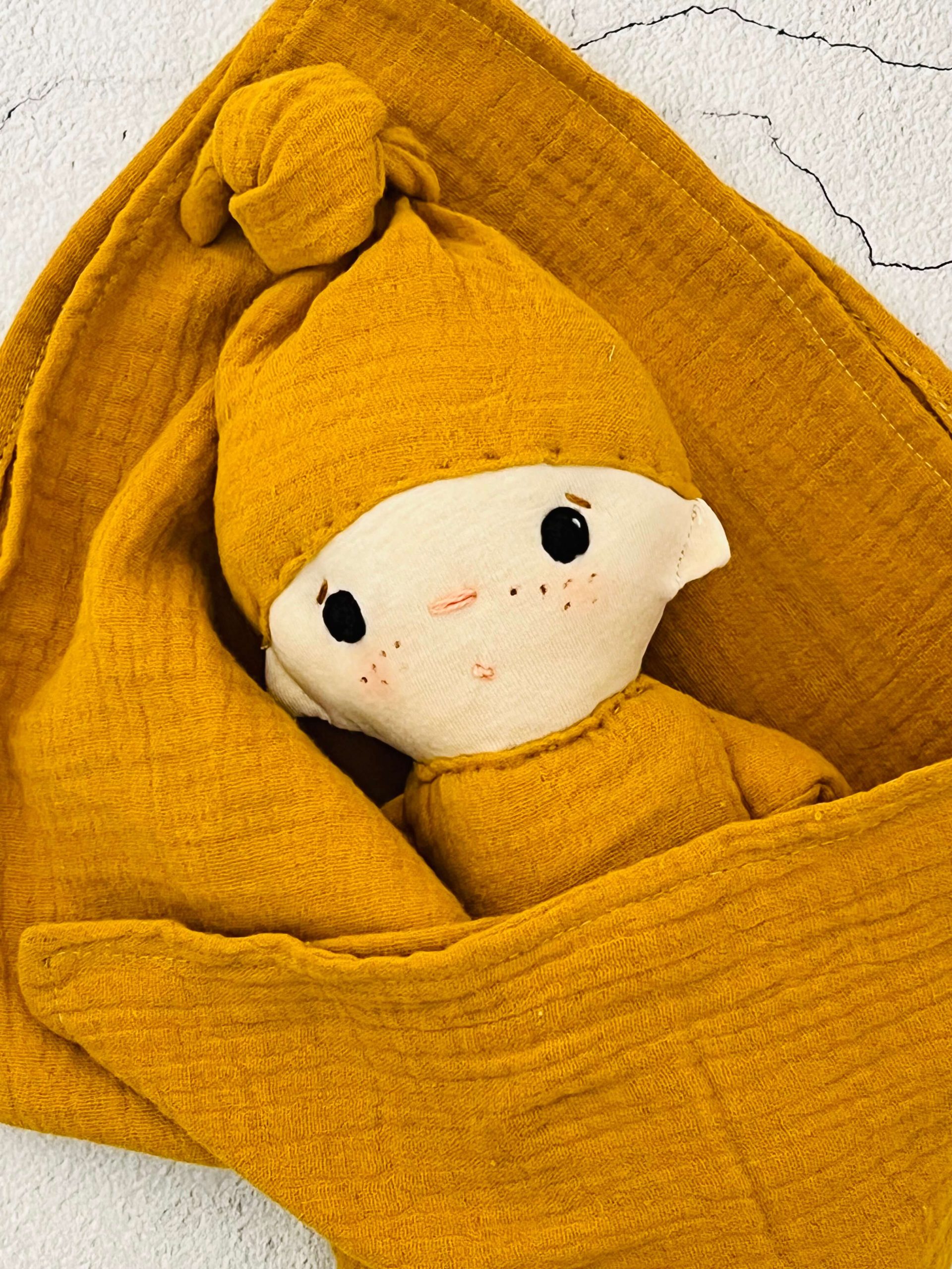 Adorables muñecos y muñecas de tela