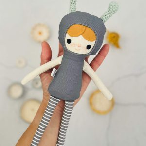 Dulce u tierno muñeco de tela para jugar o decorar