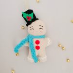 Sombrero de copa y bufanda azul