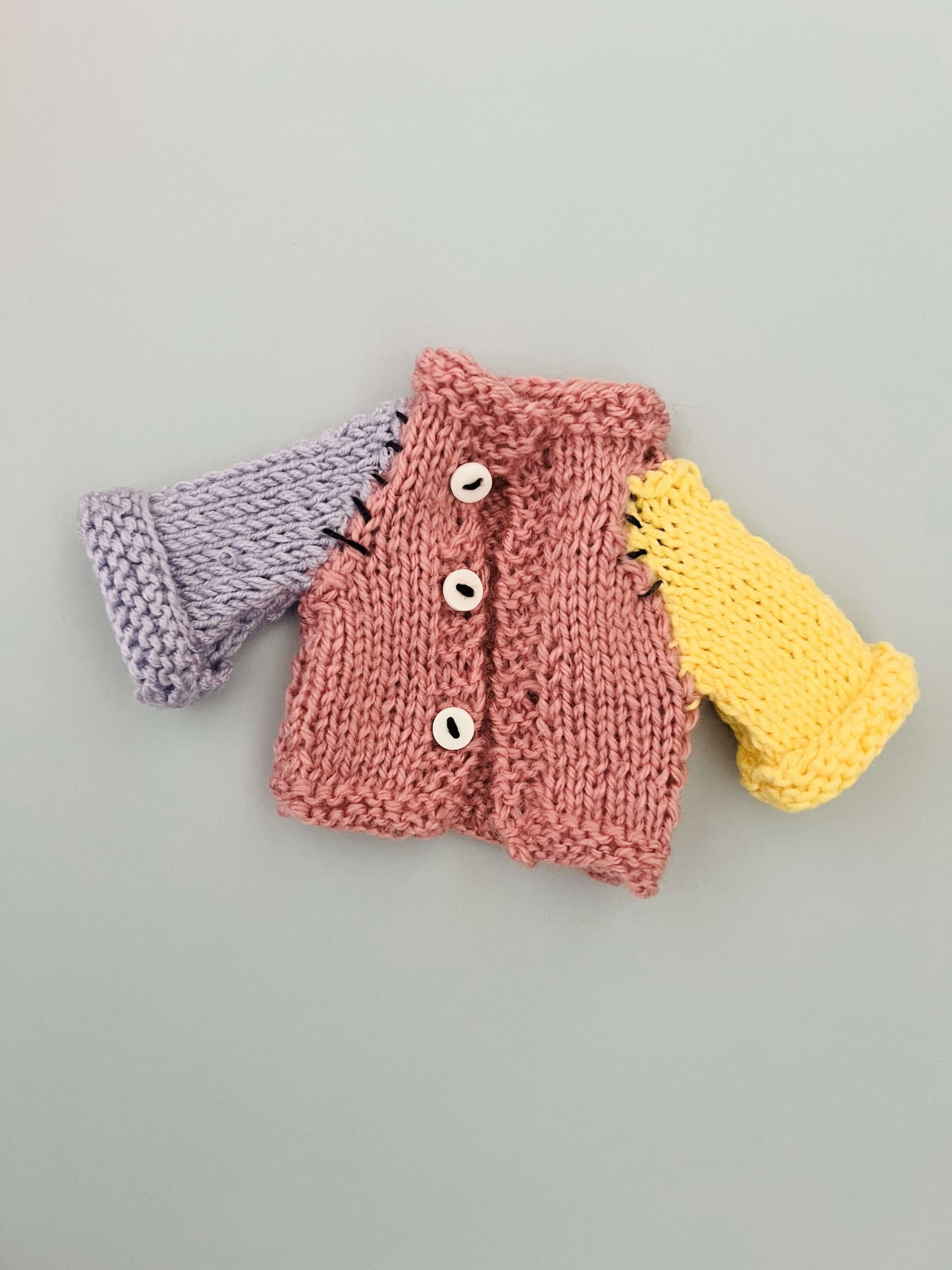 Chaqueta tejida a 2 agujas para muñecas personalizadas