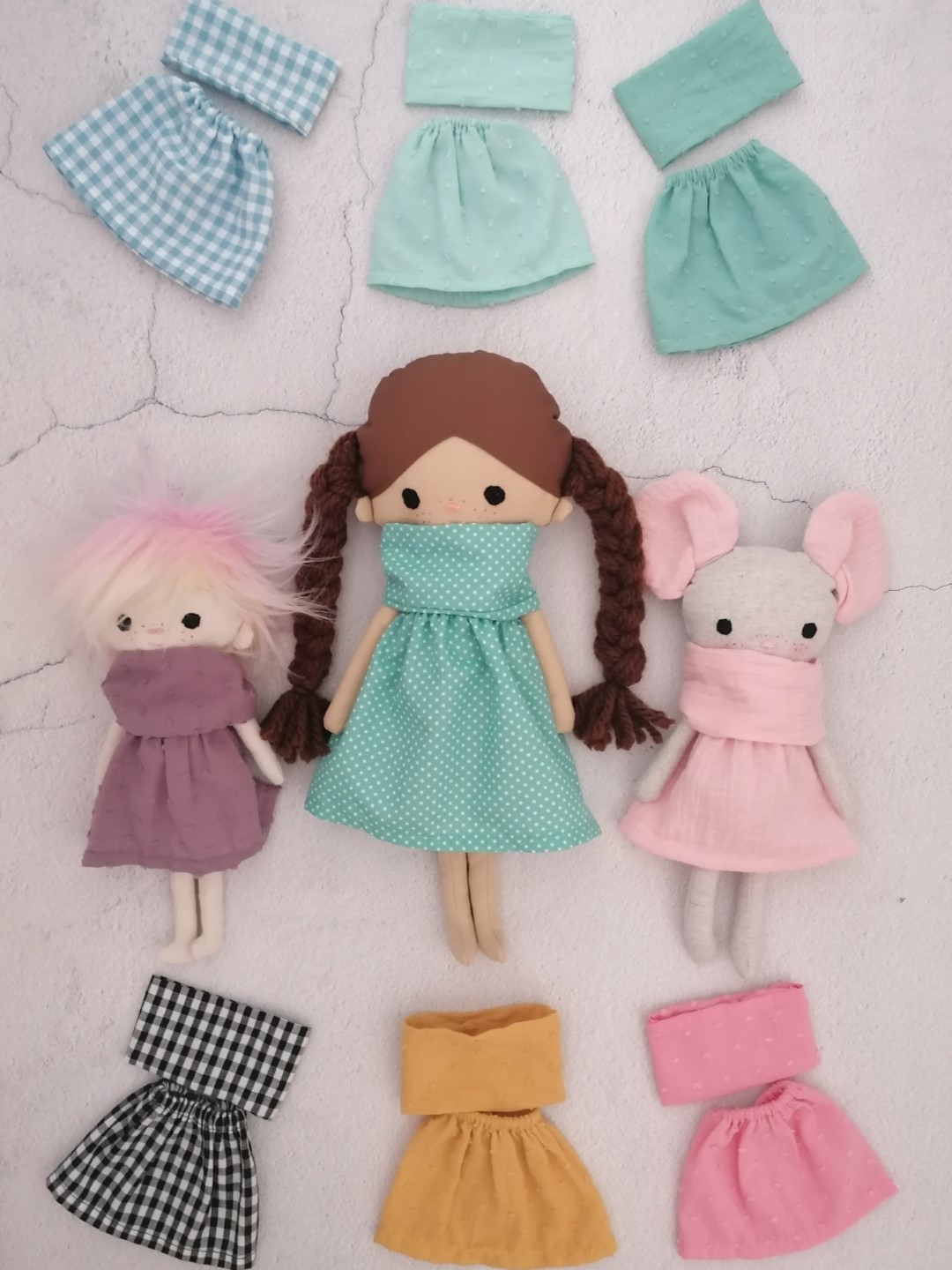 Vestidos miniatura para muñecas Ratichuli