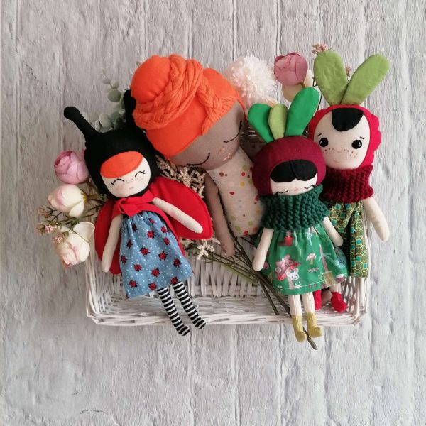 Cesta muñecas bonitas