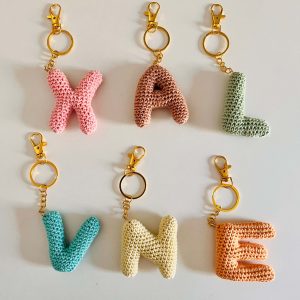 Letter Charm essential: amuletos con inicial.