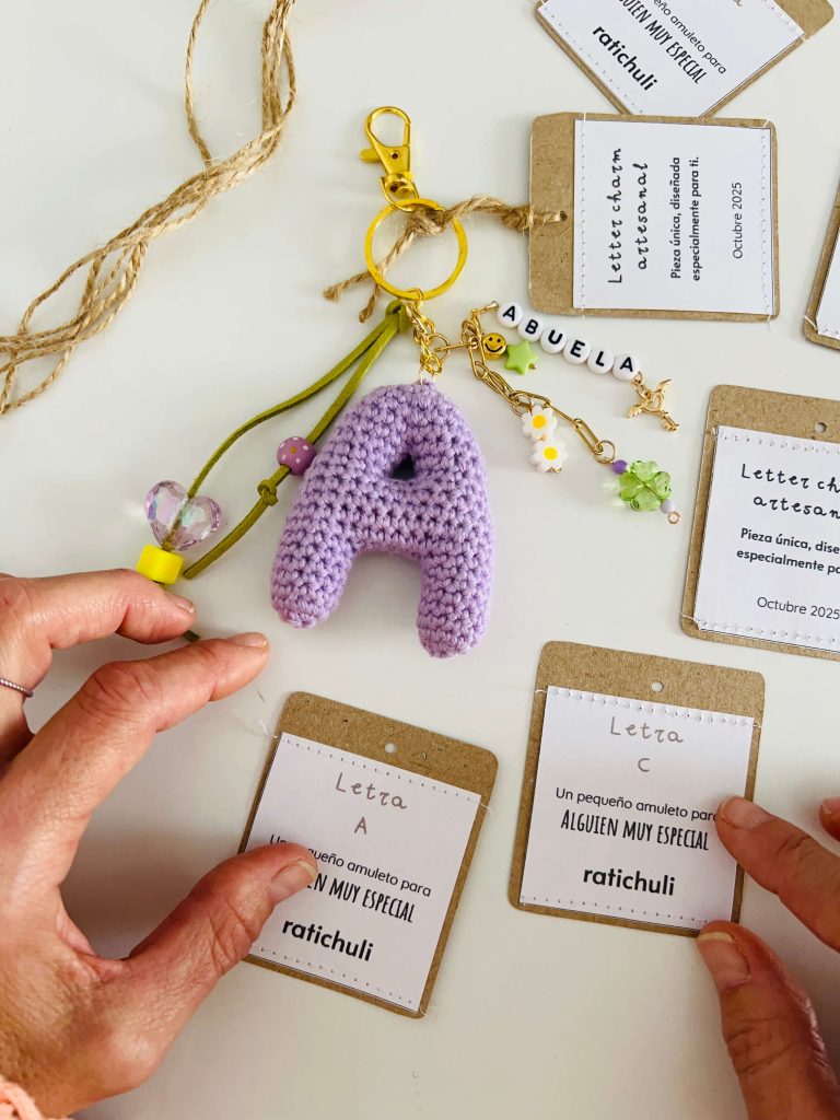 Letter Charm: amuletos con inicial.