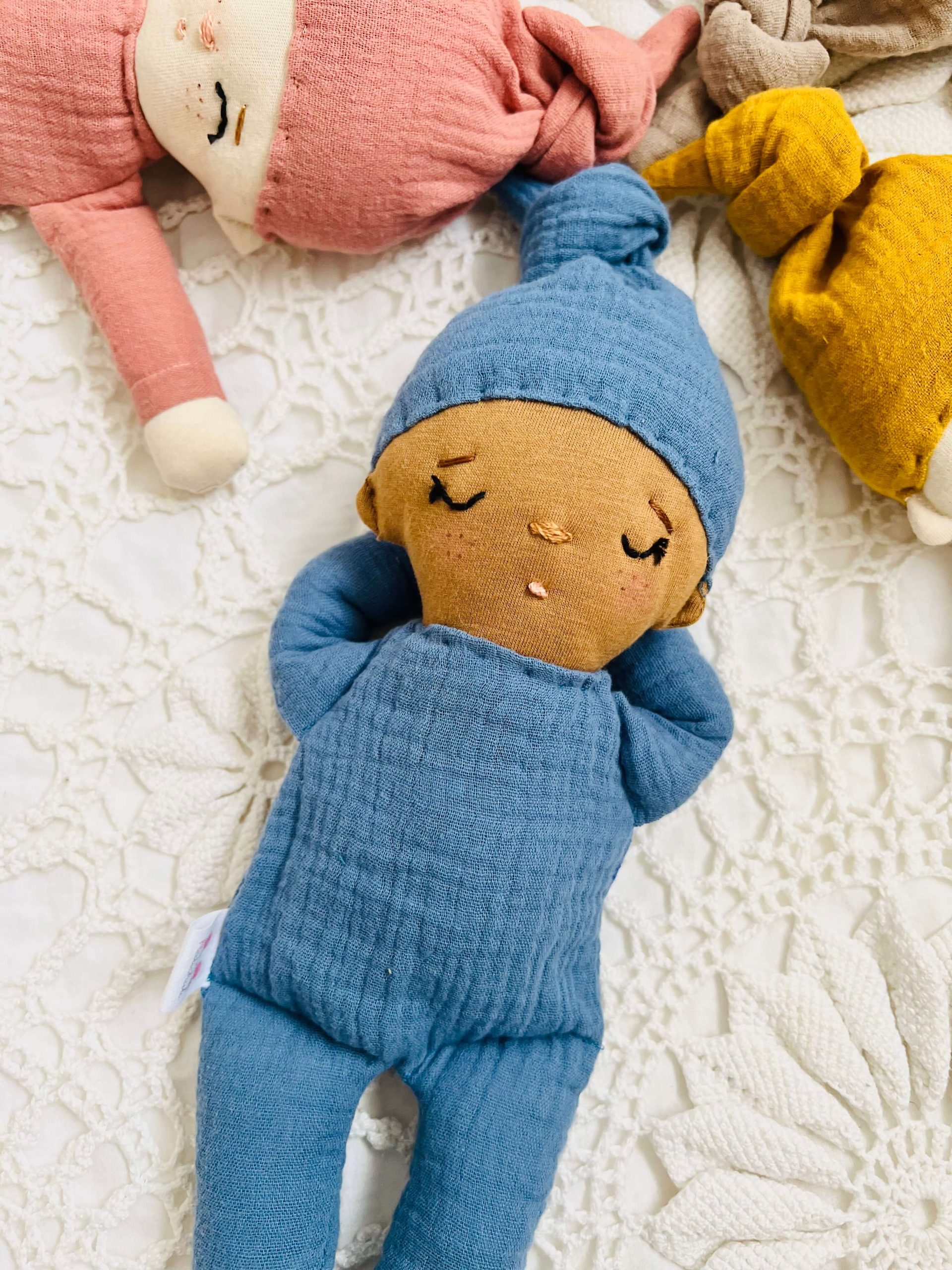 Muñeco de apego de tela muselina de algodón