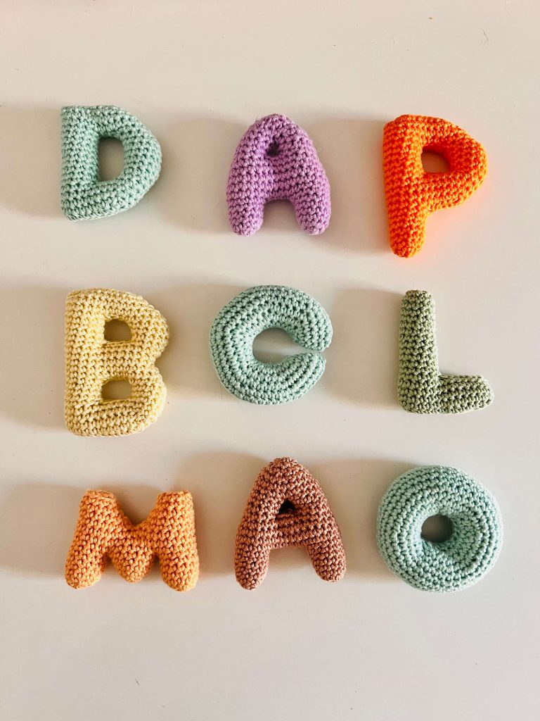 Letter Charm: amuletos con inicial.