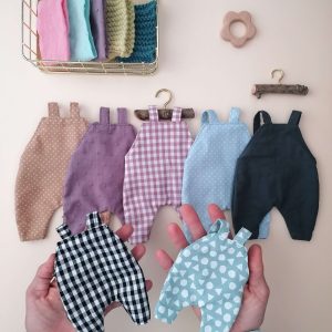 Ropita bonita para muñecas. Mono o peto para muñecxs